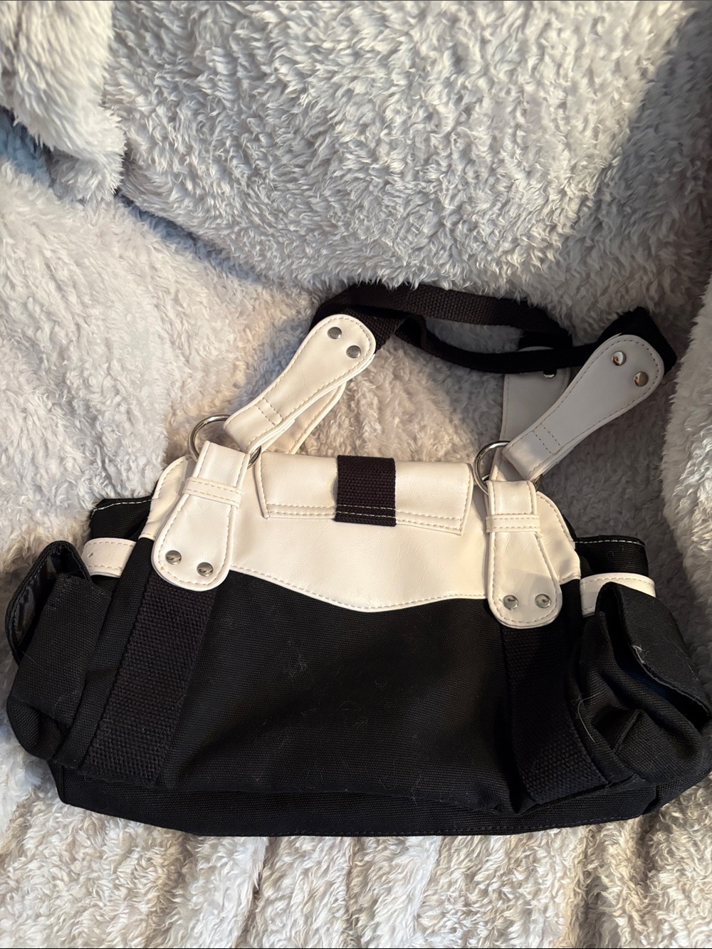 Classic Two-Tone Black and White Shoulder Bag - Picture 3 of 4